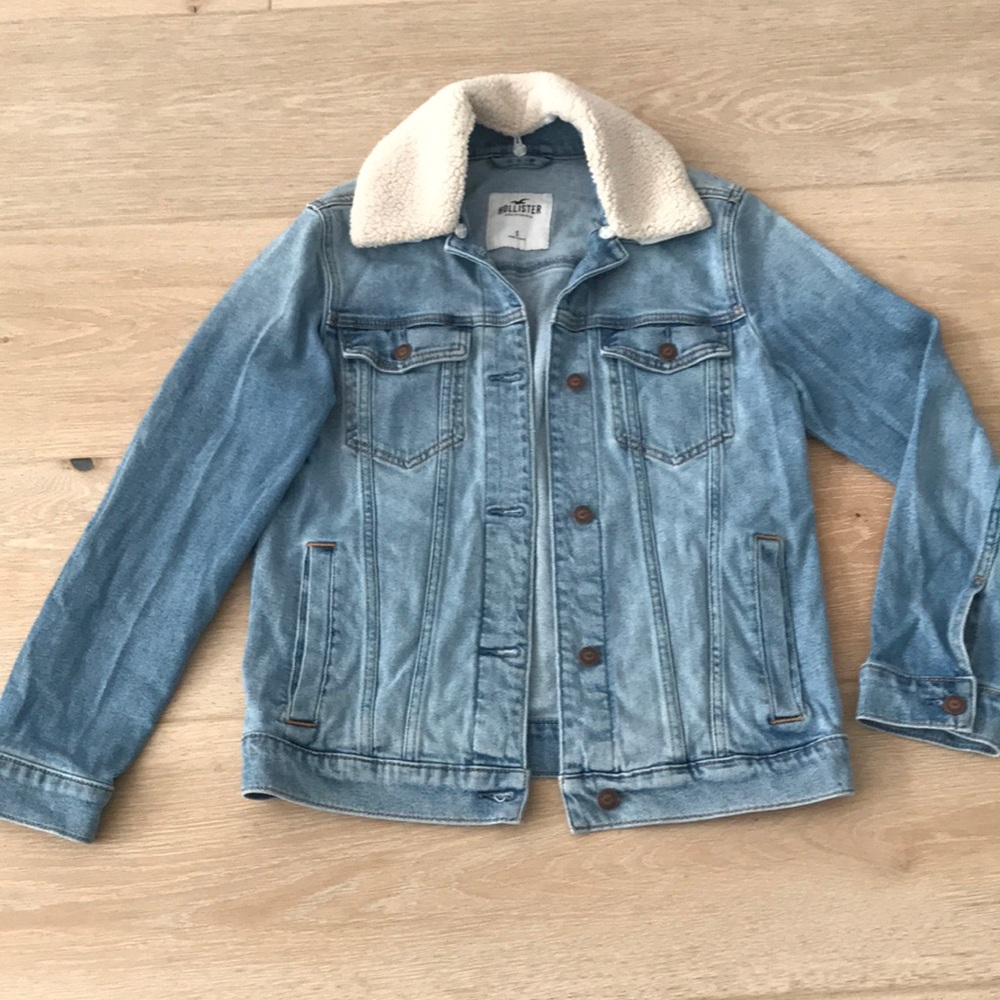 Hollister Light Blue Jean Jacket with Sherpa Collar long Sleeve